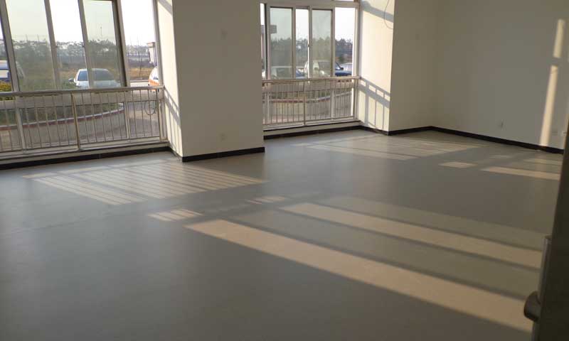 pvc地板與瓷磚、木地板、地毯相比有哪些優(yōu)勢呢？