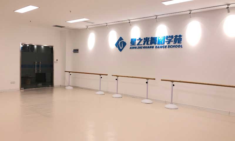 舞蹈塑膠地板圖片 舞蹈教室優(yōu)先選擇舞蹈塑膠地板