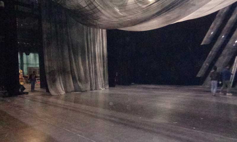 舞臺地板企業要緊跟年輕一代的消費喜好